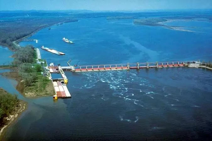 Which Class Of Boats Has Priority When Using River Locks? Which Class Of Boats Has Priority When Using River Locks?